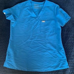 Figs small scrub top